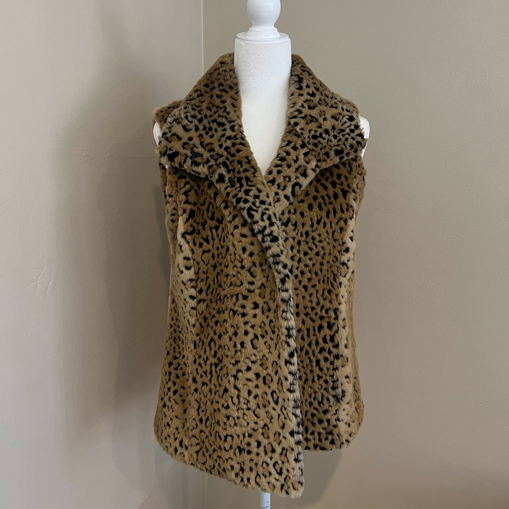 Kristen Blake Faux Fur Leopard Vest